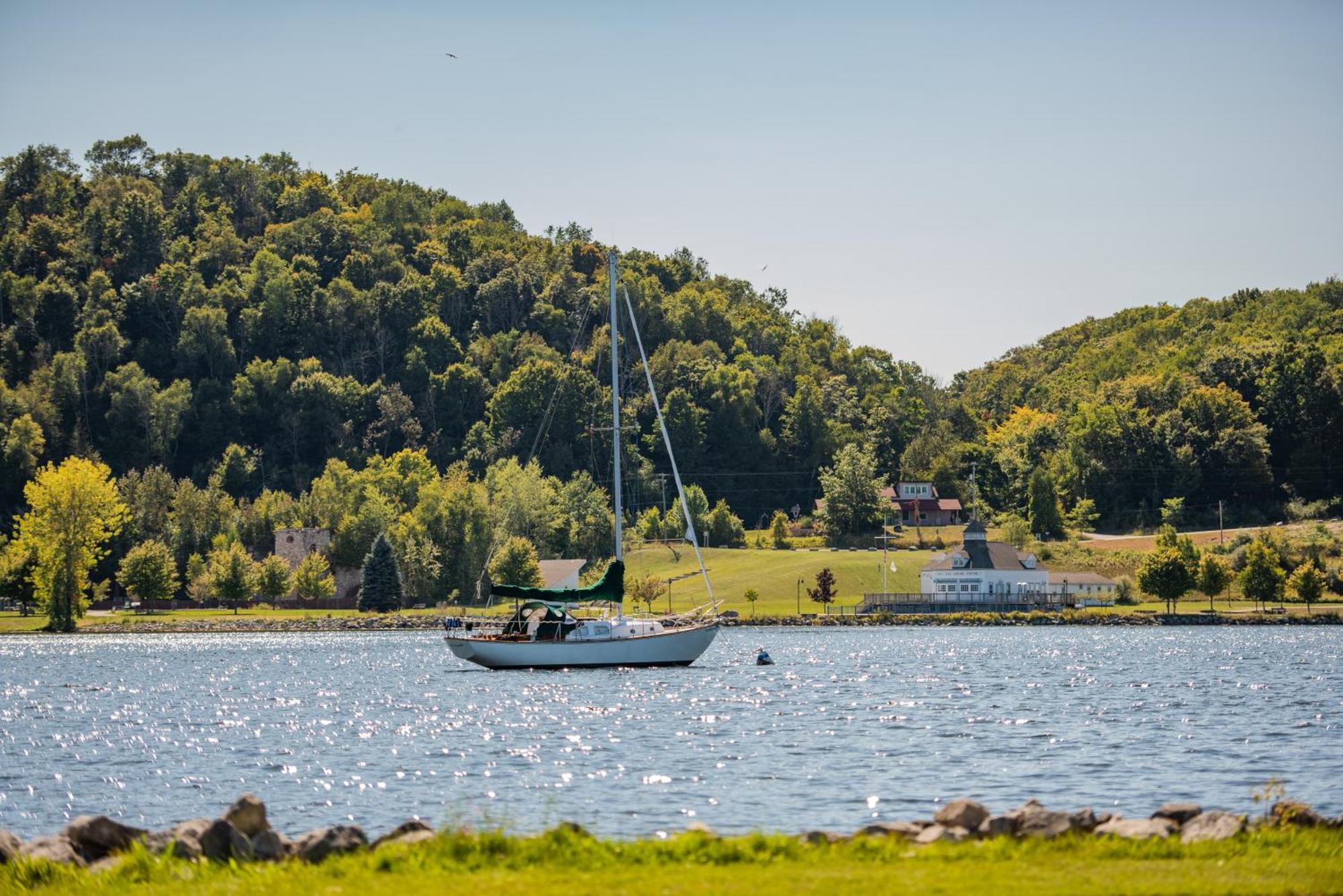 New Happy Trail 2Br Condo Close To Downtown Traverse City Buitenkant foto